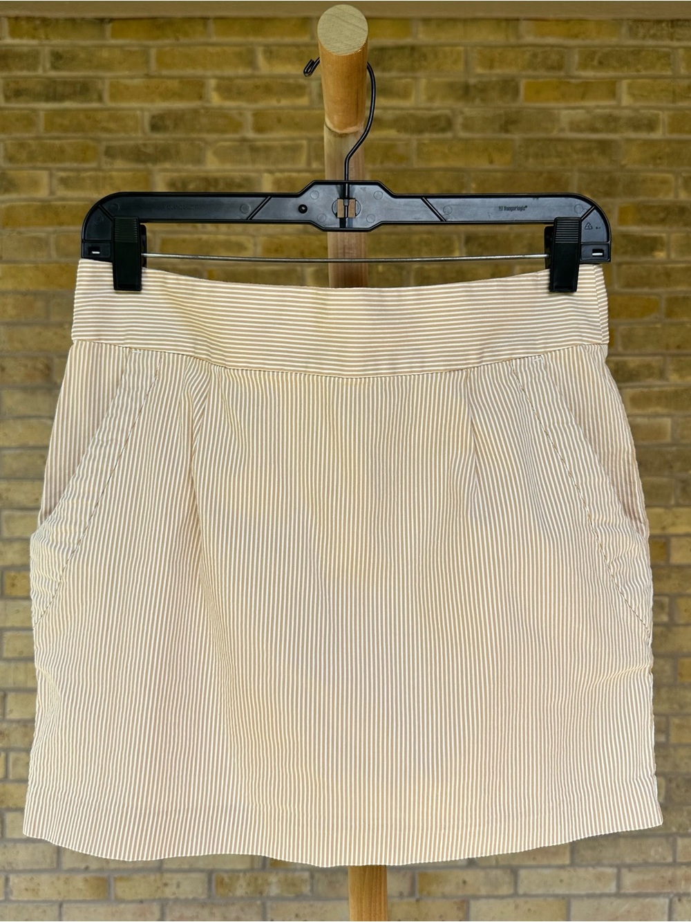 Tommy Hilfiger Beige White Pinstripe Mini Skirt Pockets Preppy Size 4
